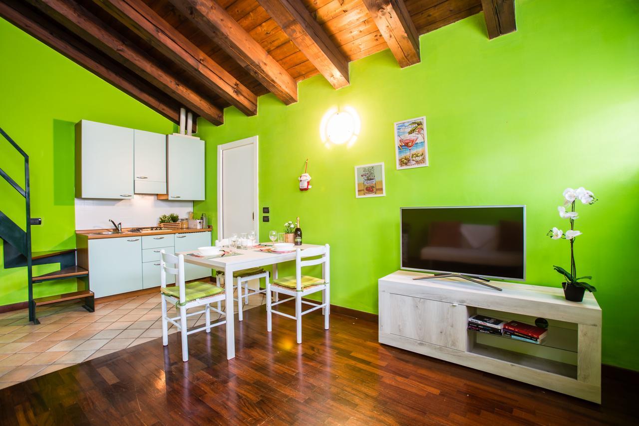 Gardappartamenti Carducci City Centre Desenzano del Garda Dış mekan fotoğraf